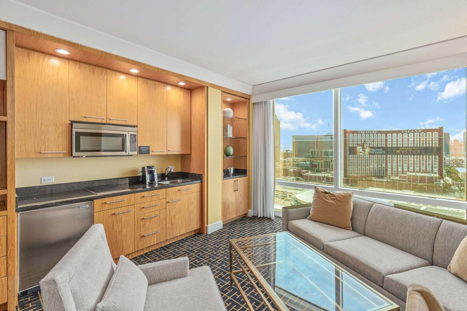 Building Photo - 2000 Fashion Show Dr