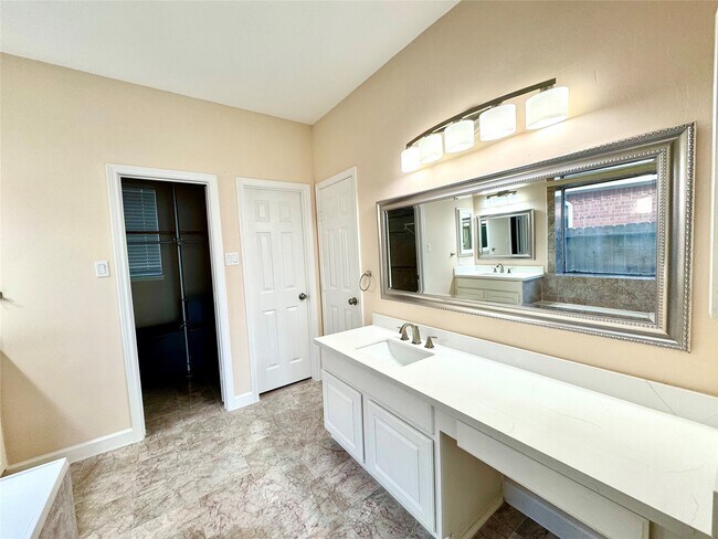 Building Photo - 1818 Maidenhair Ln