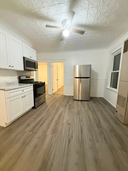 Building Photo - 242 4th Ave