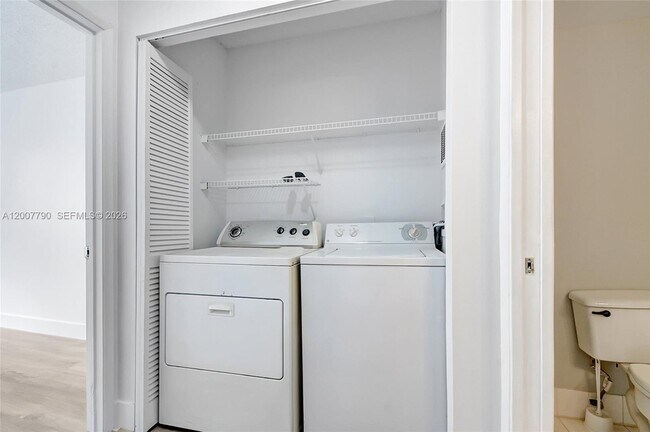 Building Photo - 7808 Sonoma Springs Cir