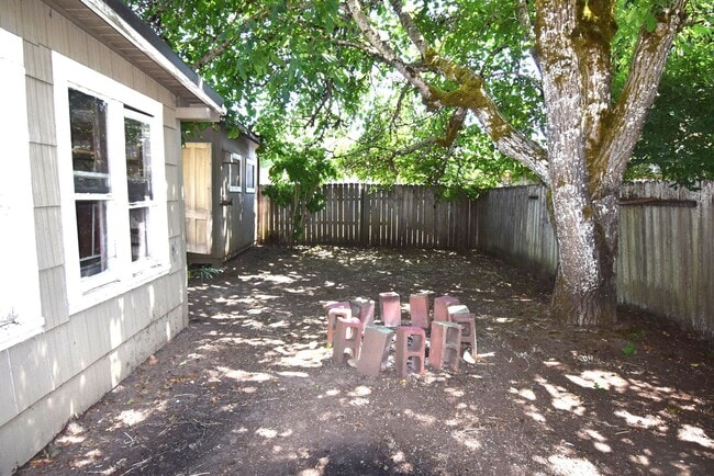 Building Photo - Cozy Home waiting for you.