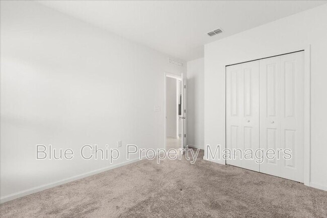 Building Photo - 1725 White Water Ct