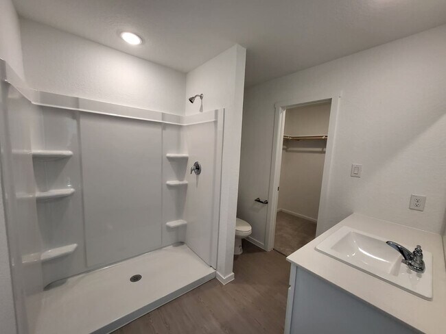 Building Photo - Ready for Move-In