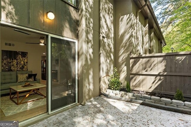 Building Photo - 72 Ivy Pkwy NE