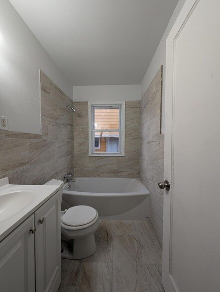 Building Photo - 305 South