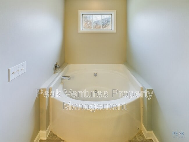Building Photo - 11 Endeavor Cir