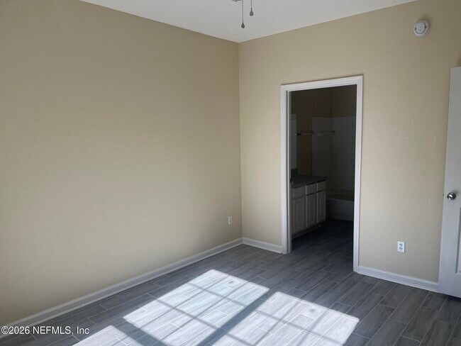 Building Photo - 13703 Richmond Park Dr N