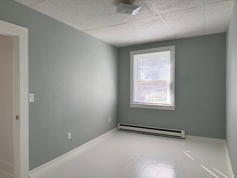 Building Photo - 2028 W Pacific Ave