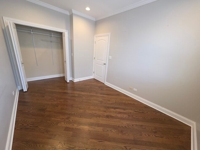 Building Photo - 1428 W Belmont Ave