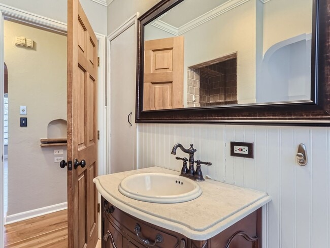 Building Photo - Evolve Real Estate: Available 8/8/26 Brick Tudor with Large Yard and Finished Basement!