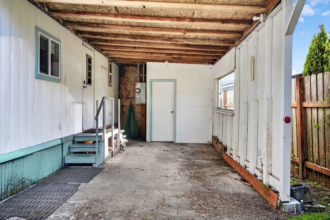 Building Photo - 205 13th St N