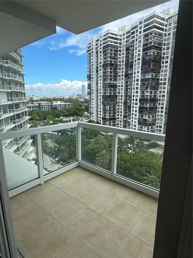 Building Photo - 2451 Brickell Ave