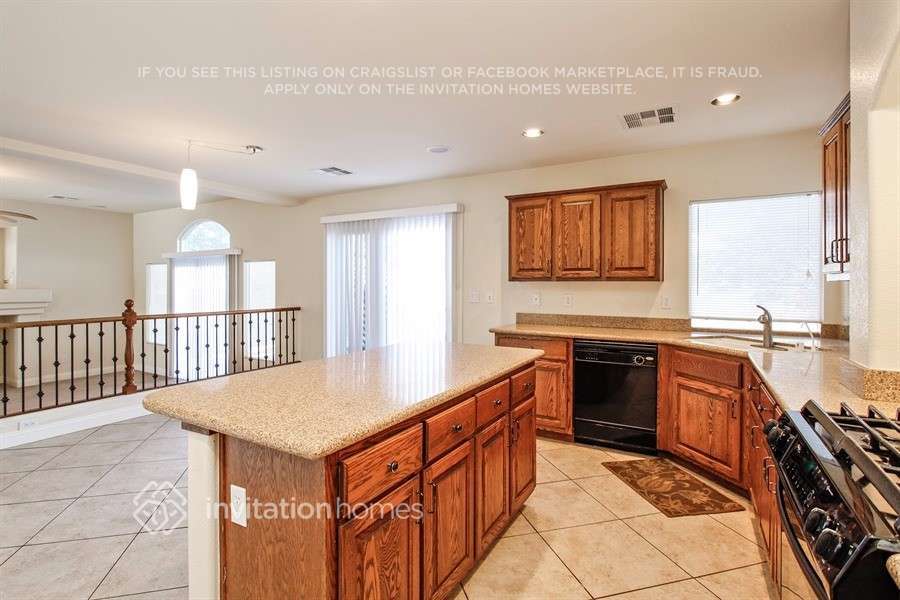 Building Photo - 10870 Fishers Island St