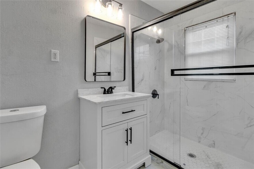Building Photo - 503 W Martin St