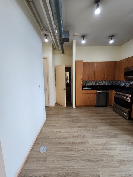 Building Photo - 811 4th St NW