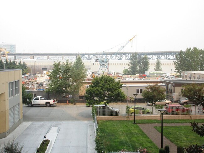 Building Photo - **ONE MONTH FREE** Meriwether West - North facing studio with river/bridge views/parking/amenitie...