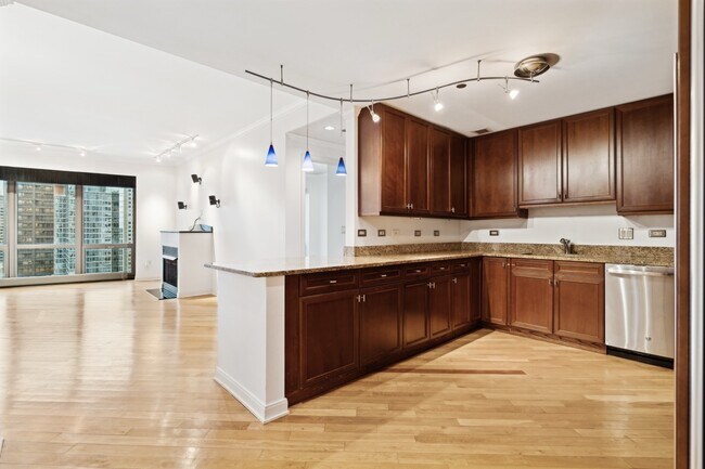 Building Photo - 130 N Garland Ct