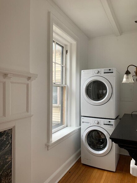 Building Photo - 157 Dewitt St