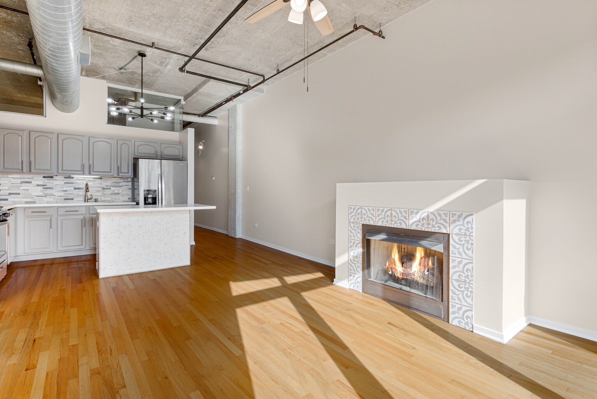 Building Photo - 933 W Van Buren St