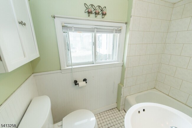 Building Photo - 37 Embury Pl