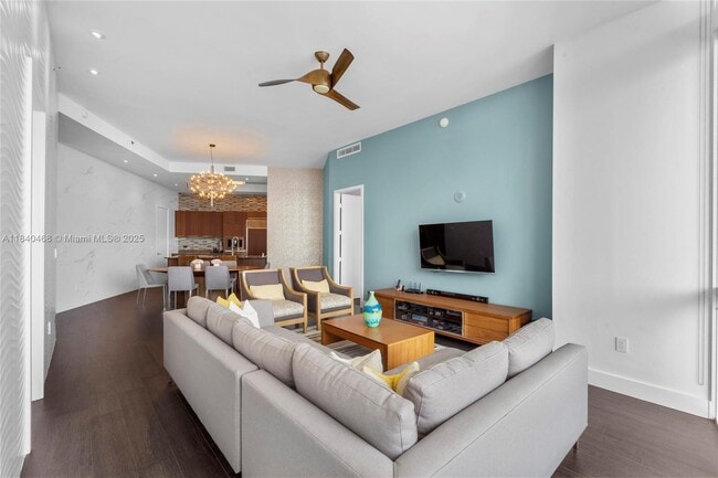 Building Photo - 16001 Collins Ave