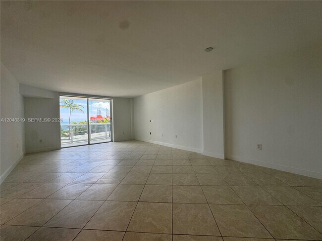 Building Photo - 10275 Collins Ave