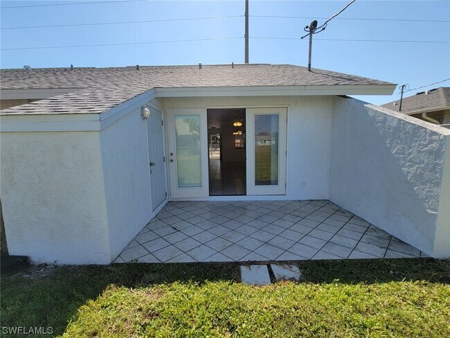 Building Photo - 3728 Santa Barbara Blvd