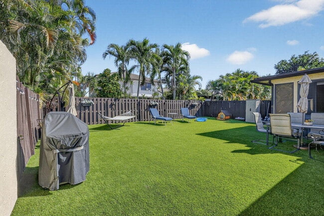 Building Photo - 235 SW 29th Ave