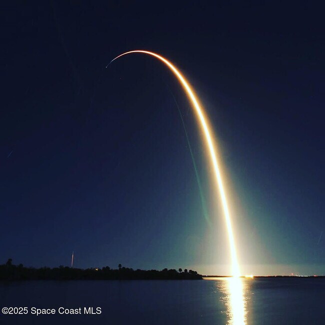 Building Photo - 1825 Riverside Dr