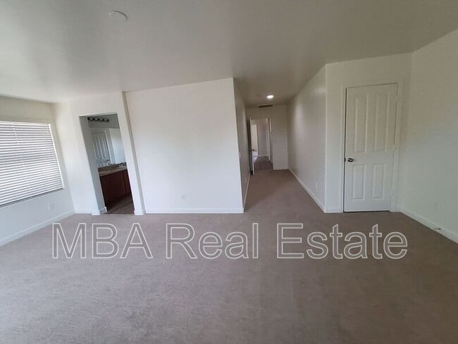 Building Photo - 7840 W Monte Vista Rd