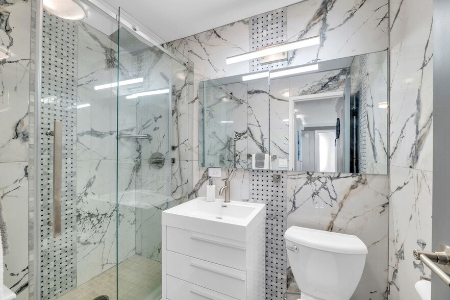 Building Photo - 400 E Randolph St