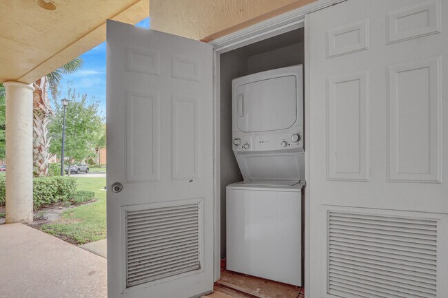 Building Photo - 8931 Sandshot Ct