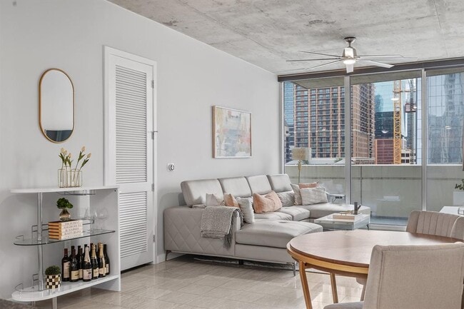 Building Photo - 360 Nueces St