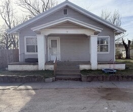 Building Photo - 515 W 10th St
