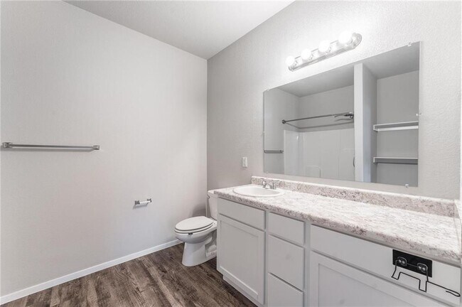 Building Photo - 6601 SW Chestnut Hill Rd