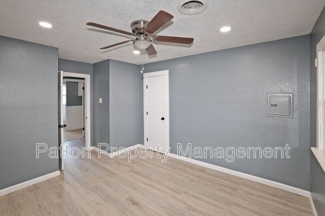 Building Photo - 3304 Janet Dr