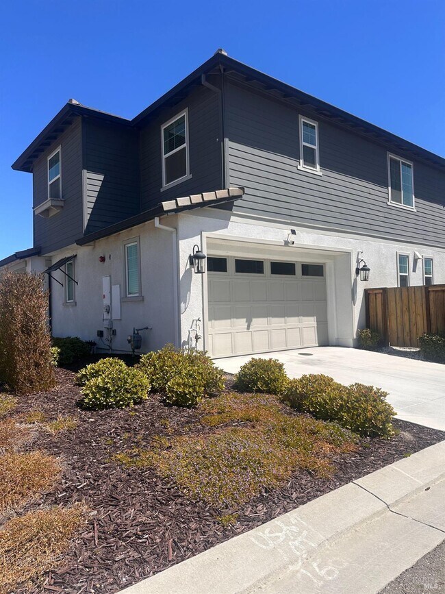 Building Photo - 2476 Laramie Cir
