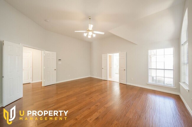 Building Photo - Dont Miss this pretty home in Plano!