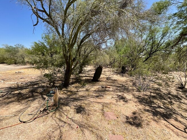 Building Photo - Great Northwest location Magee & La Canada