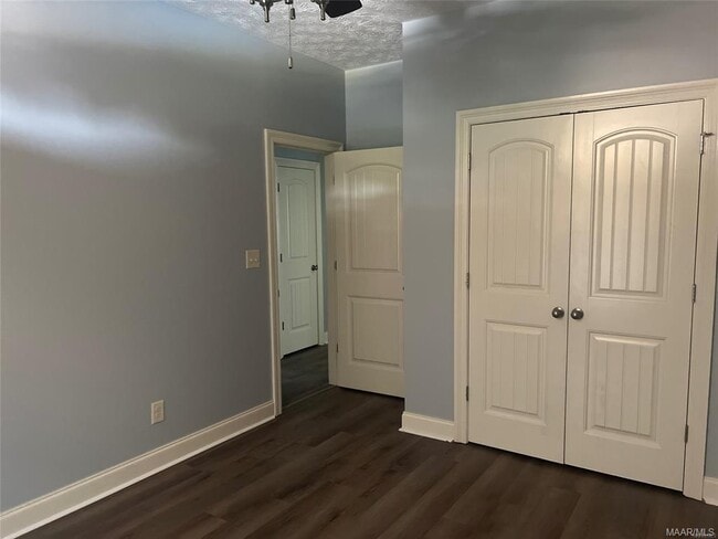 Building Photo - 730 Kingsley Dr