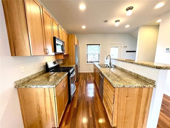 Building Photo - 403 Monroe Ave S