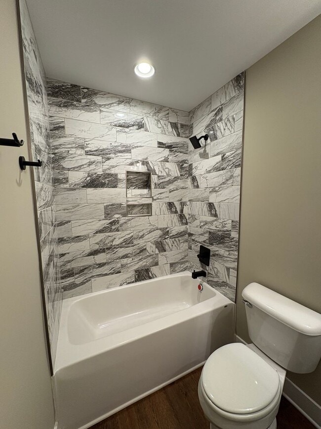 Building Photo - Beautiful new townhouse with a move in special of first month free!