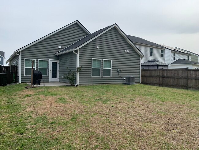 Building Photo - 221 Pink Azalea St