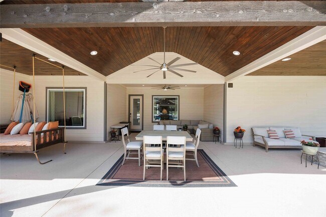 Building Photo - 33510 Walnut Crossing