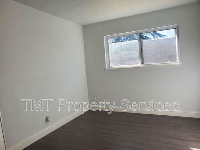 Building Photo - 9002 Salmon Falls Dr