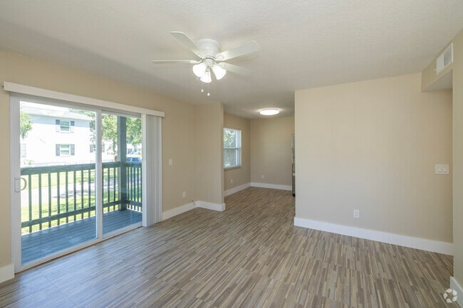 2BR, 1BA - 900SF - Living Room - Port Tampa Flats