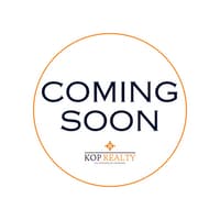 Building Photo - Stunning Newly Renovated 3/2