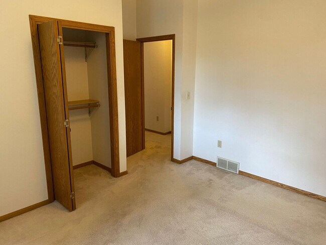 Building Photo - 4407-4409 Forest Valley Rd