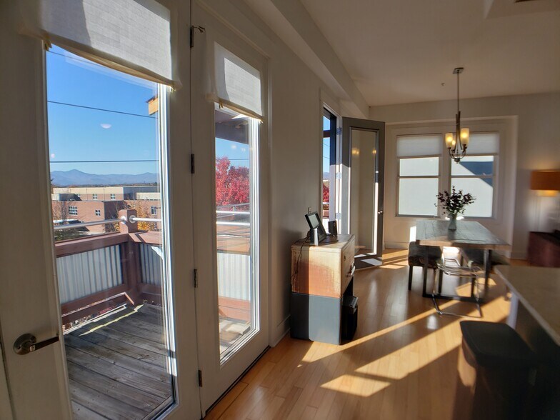 Building Photo - 915 Haywood Rd