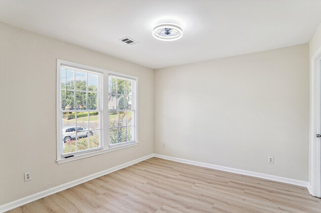 Building Photo - 845 Highmeade Dr